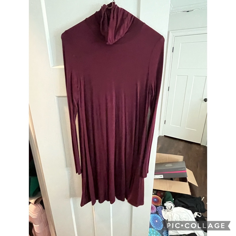 Turtleneck Lulu’s t-shirt dress. Never worn. Size S